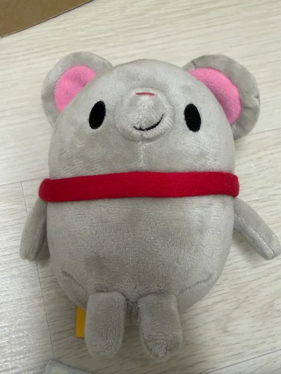 회색 쥐 인형