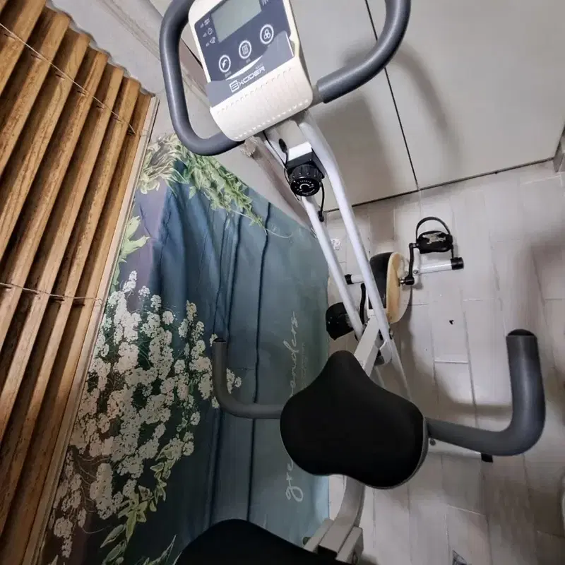 EXCODER 실내 자전거 운동기구