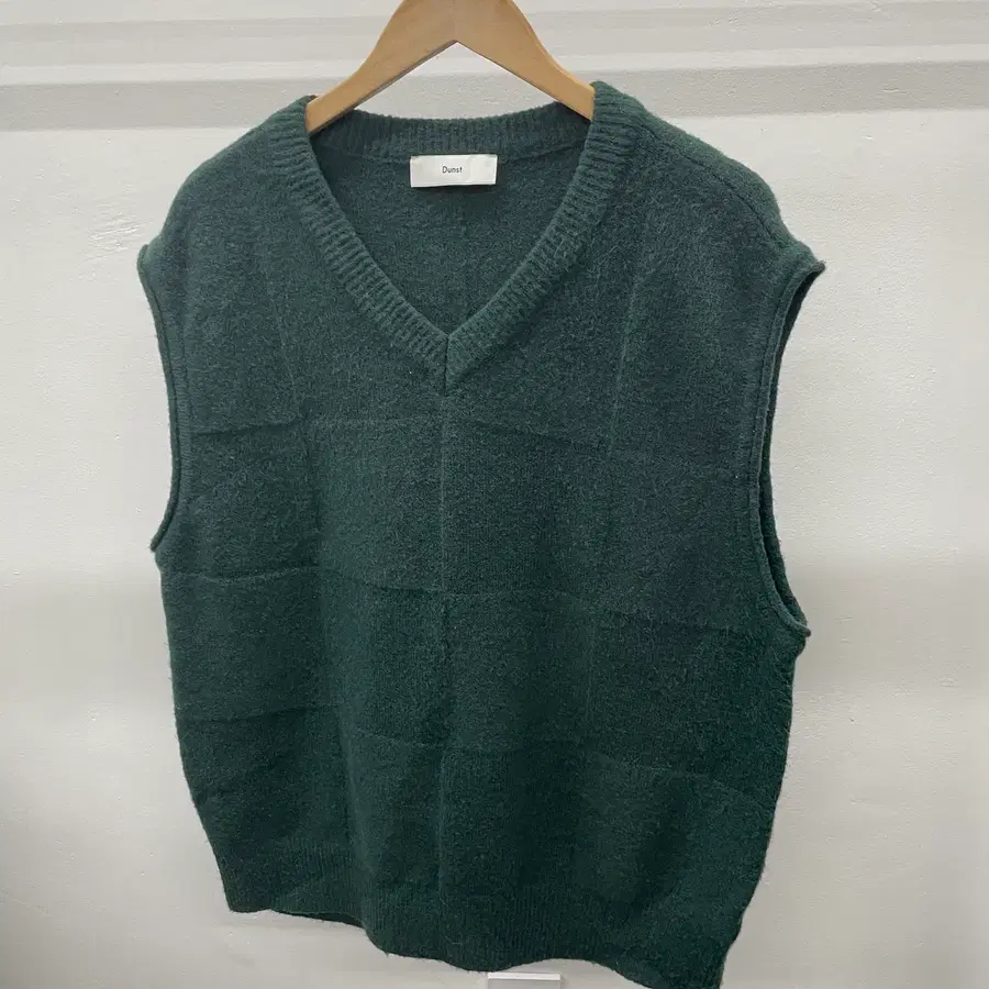 남녀공용)DUNST V-Neck Wool Vest 던스트 브이넥 울 베스트 ML사이즈