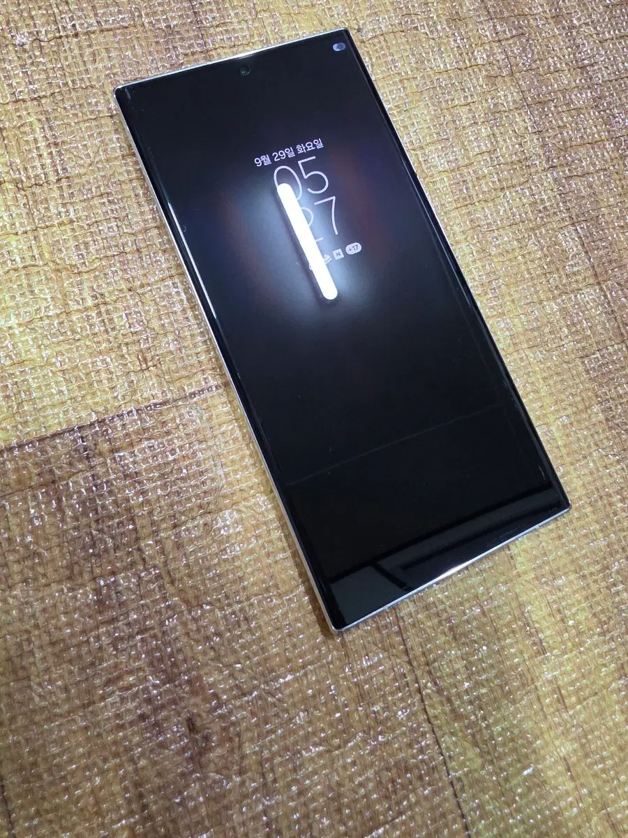 갤럭시 S23울트라 256G 화이트 직거래는 청주