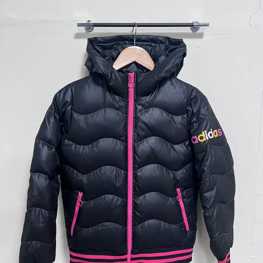 아디다스 y2k 핑크 블랙 크롭 키치 패딩