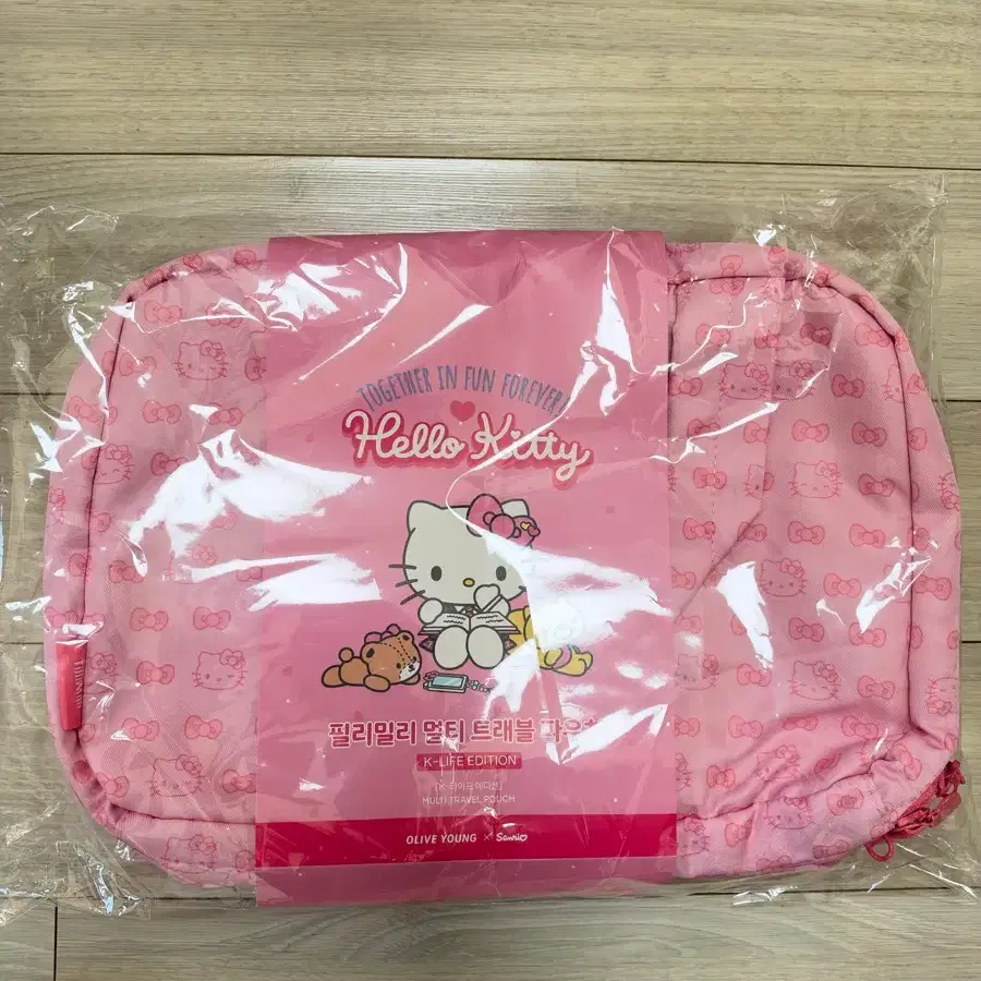 필리밀리 헬로키티 트래블 파우치 새상품