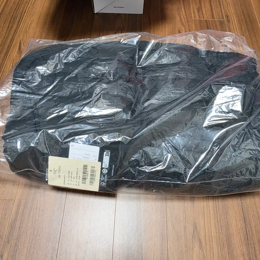 아크테릭스 세륨 여성 미듐 새상품 판매합니다.