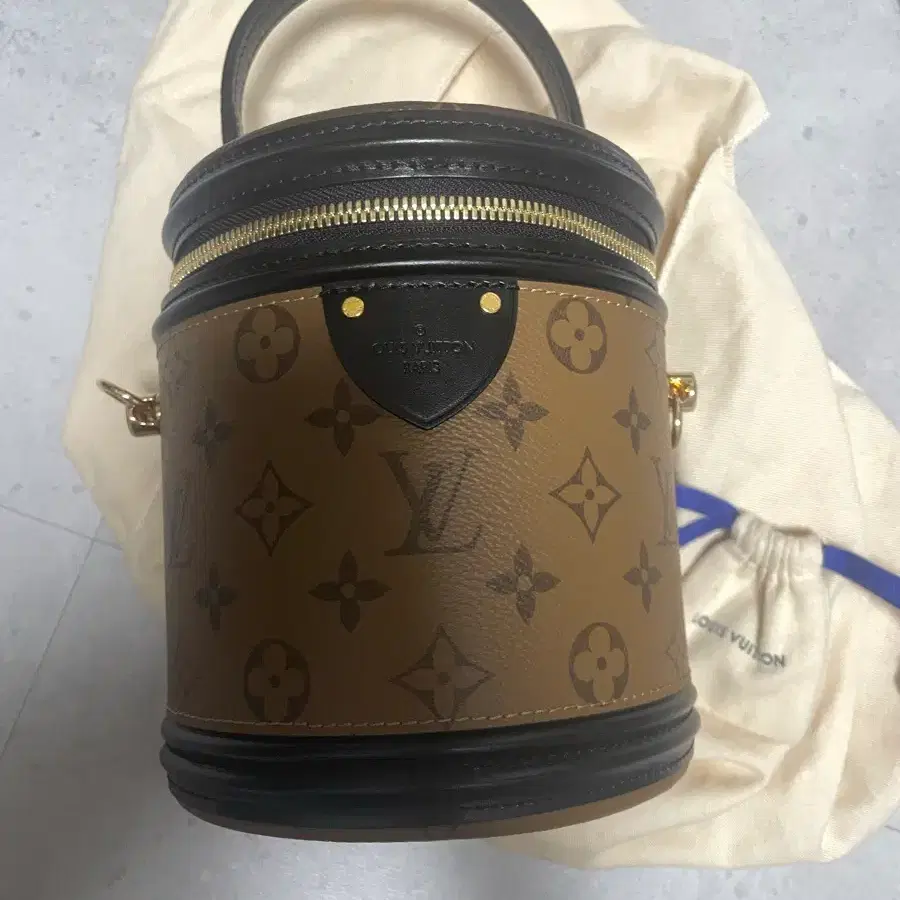루이비통 깐느백