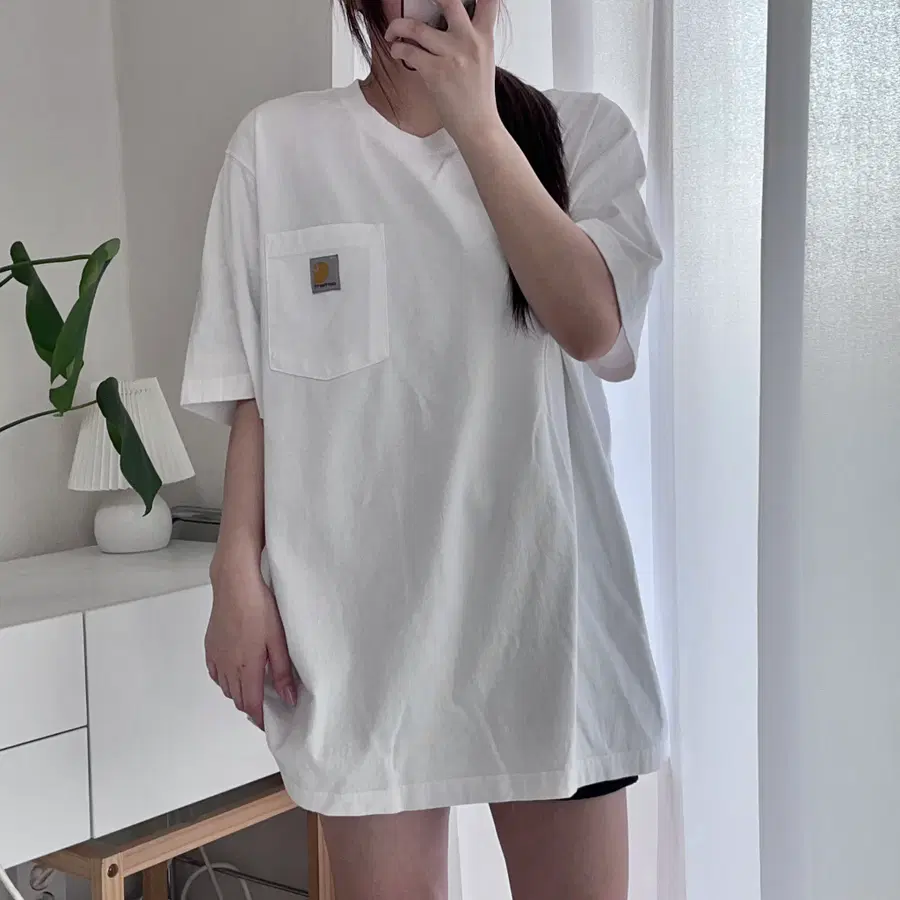 칼하트 화이트 포켓 반팔티 [ RELAXED FIT L ]