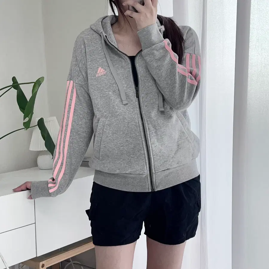아디다스 그레이 핑크삼선 하이넥 기모 후집 [ M ]
