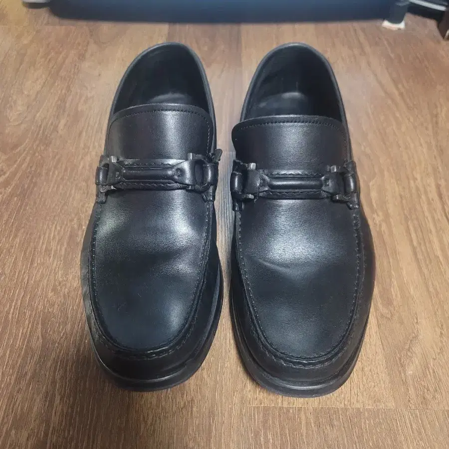 페라가모 로퍼 275