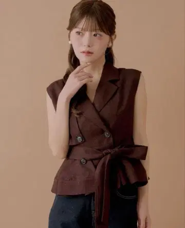 [ SALON by Chico ] 숏 기장 프릴 자켓 베스트