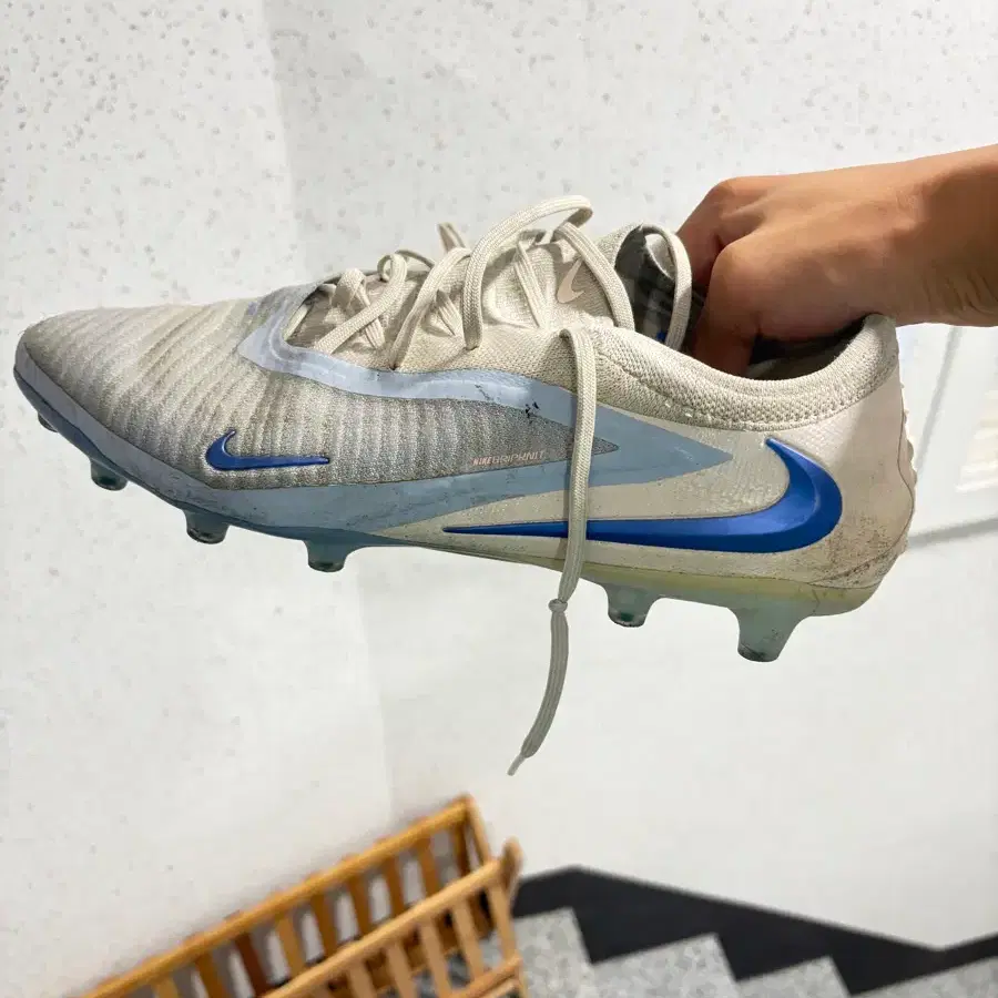 나이키 팬텀 축구화 스카이 블루 한정판 295