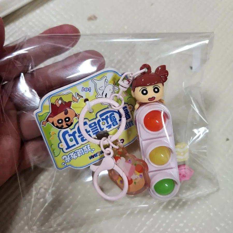 짱구는못말려 유리 신호등led키링 새상품