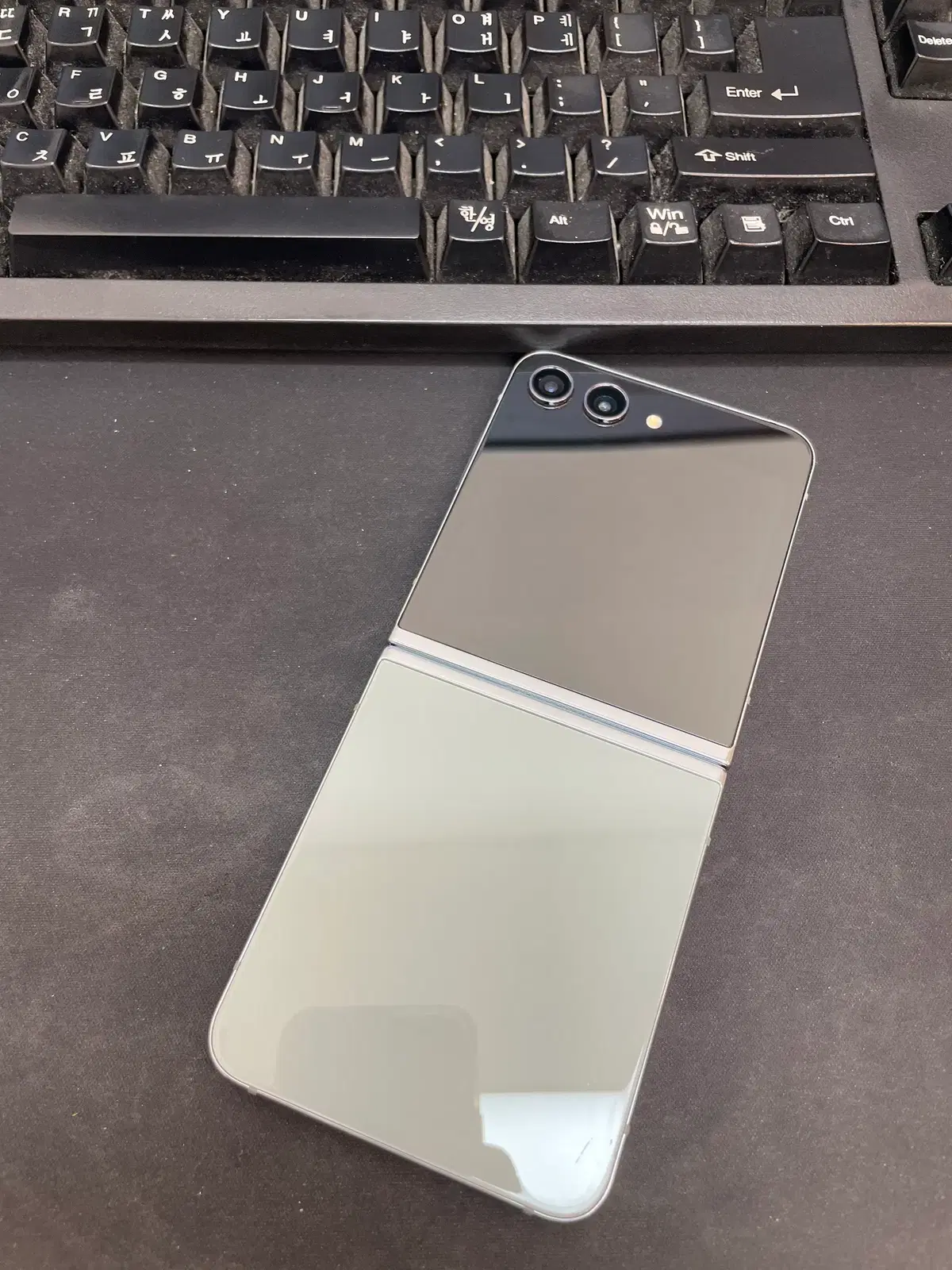 갤럭시Z플립5 민트 256GB 무잔상 상태좋은 중고32만5천팝니다