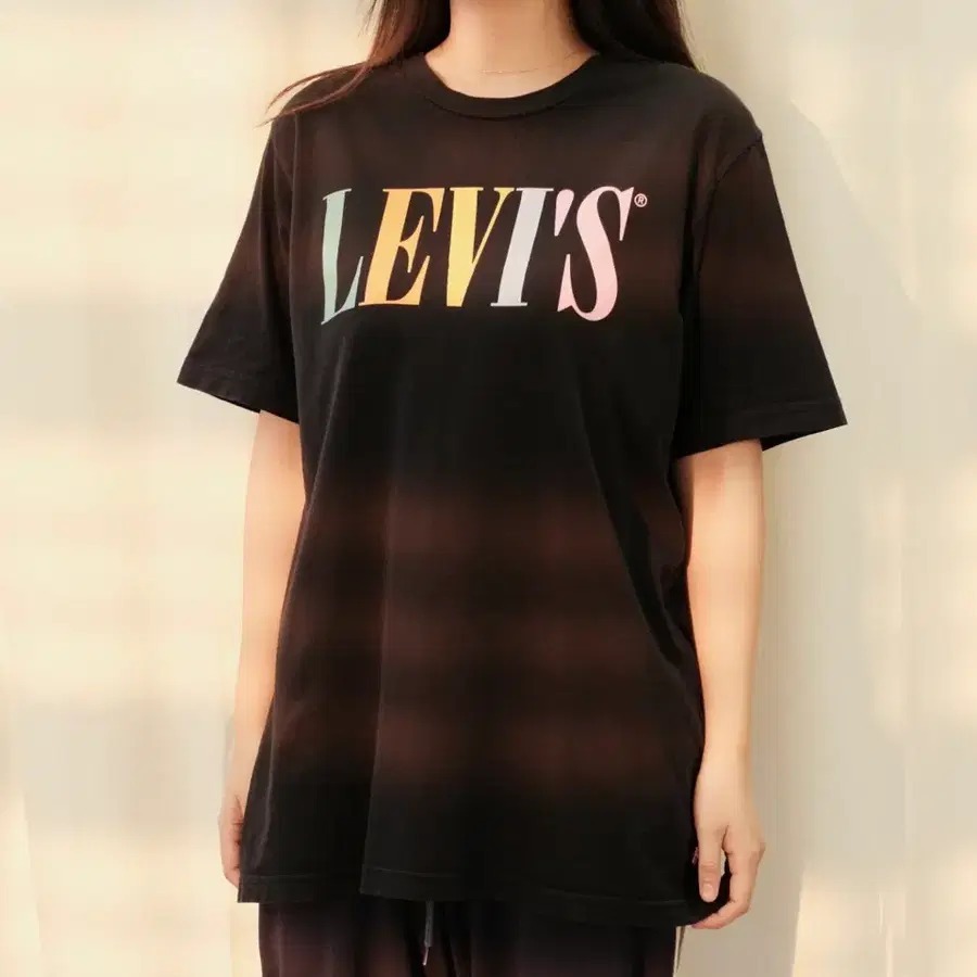 리바이스 멀티컬러 로고 릴랙스핏 반팔 티셔츠 블랙
