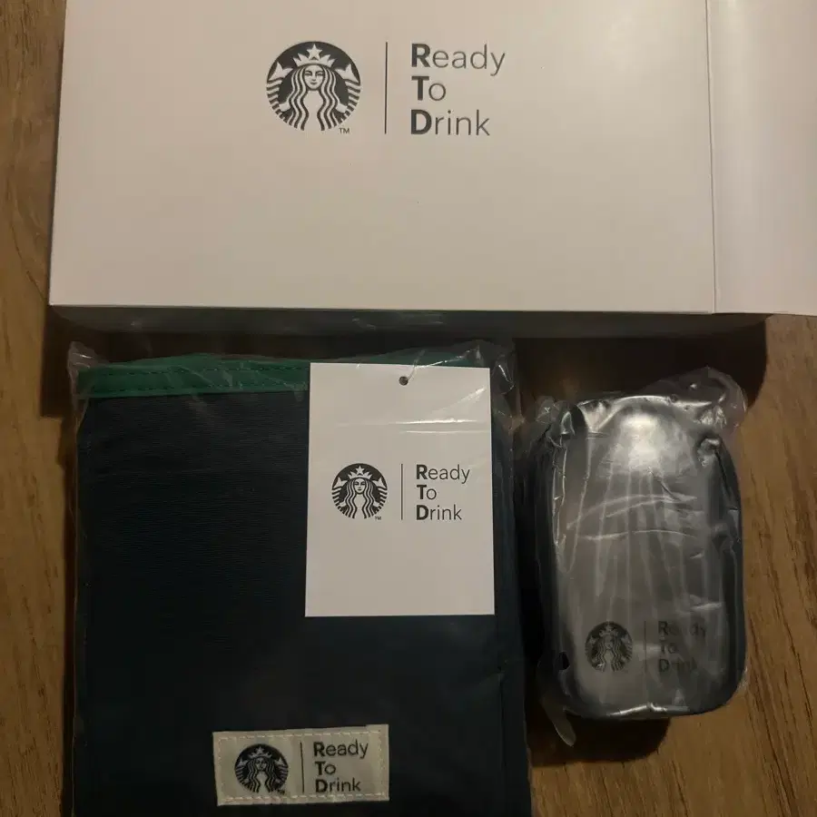 스타벅스 rtd 모멘텀백 쇼퍼백과 파우치