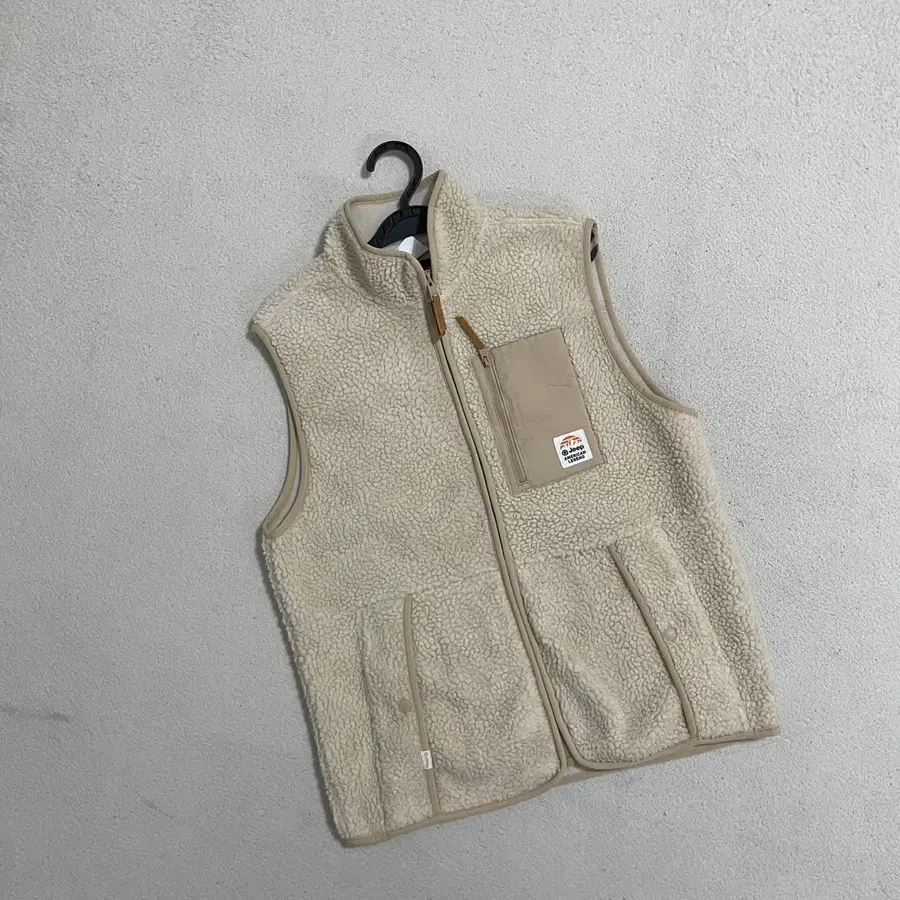 M 지프 양털 후리스 조끼 B.3786