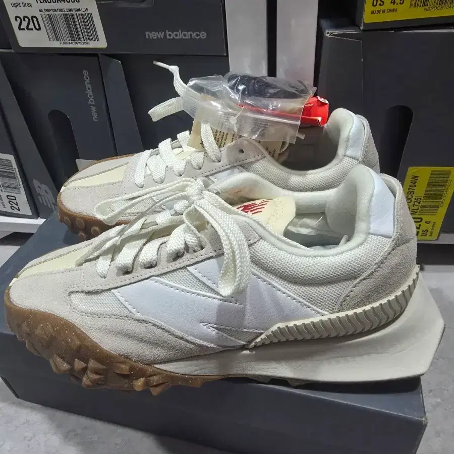 뉴발란스 UXC72RD 220사이즈 새상품