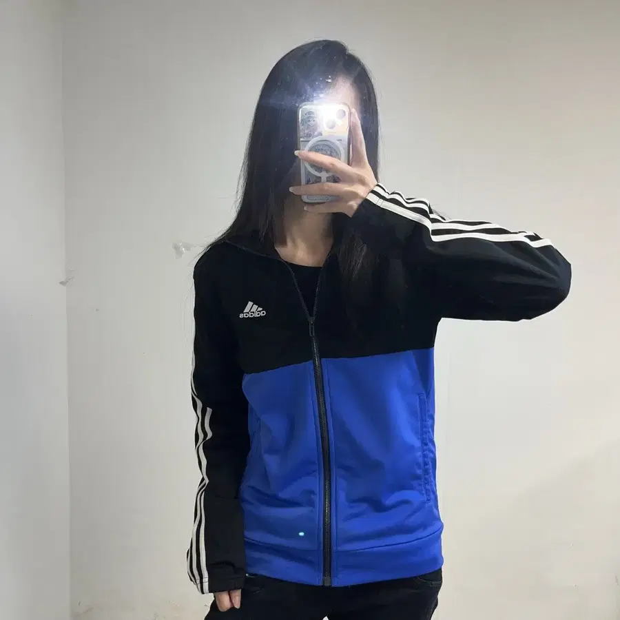 아디다스 블랙 블루 배색 져지