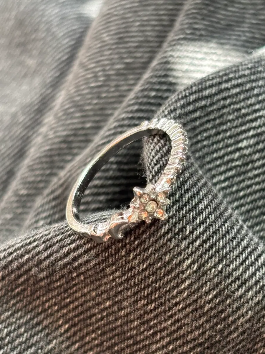 vintage celestial star ring
