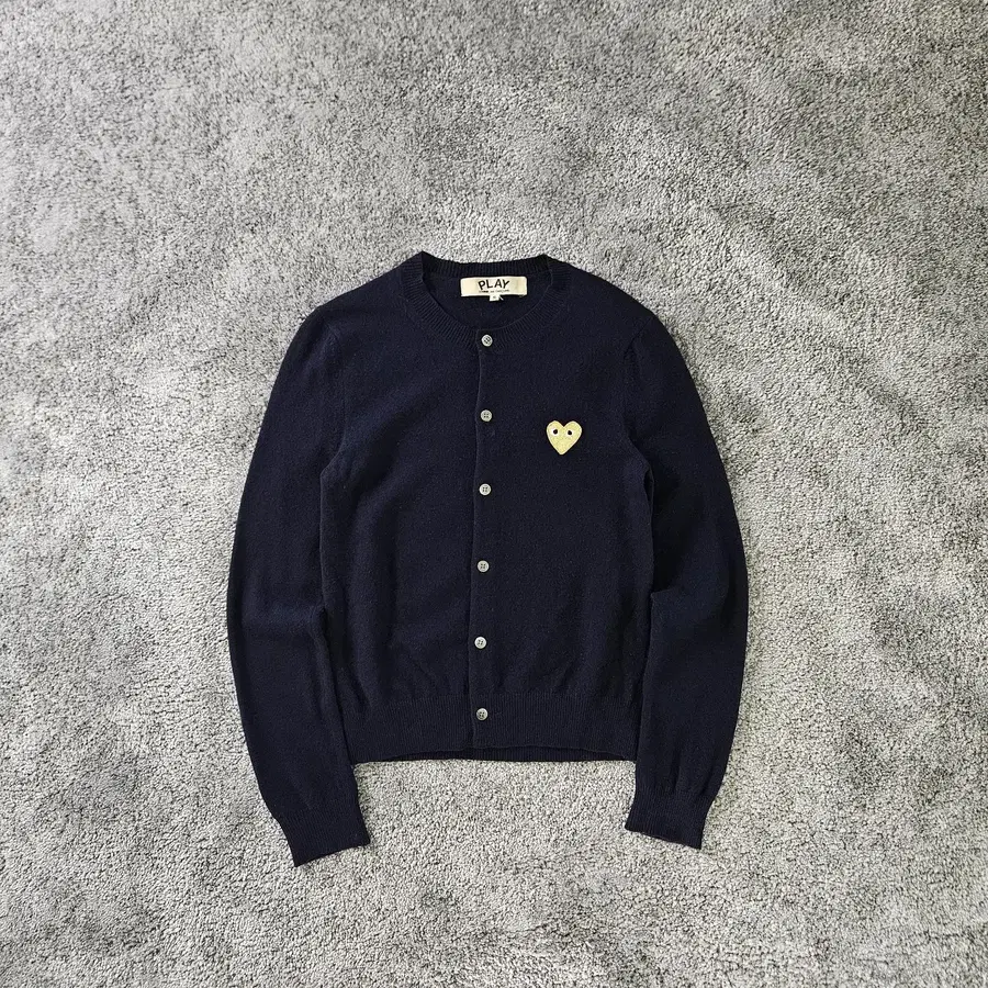 COMME des GARCONS PLAY 하트 로고