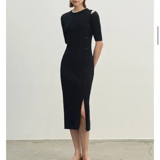 아틀리에 나인(Z-OP-6174)ESSENTIAL HEBA CUTOUT KNIT DRESS