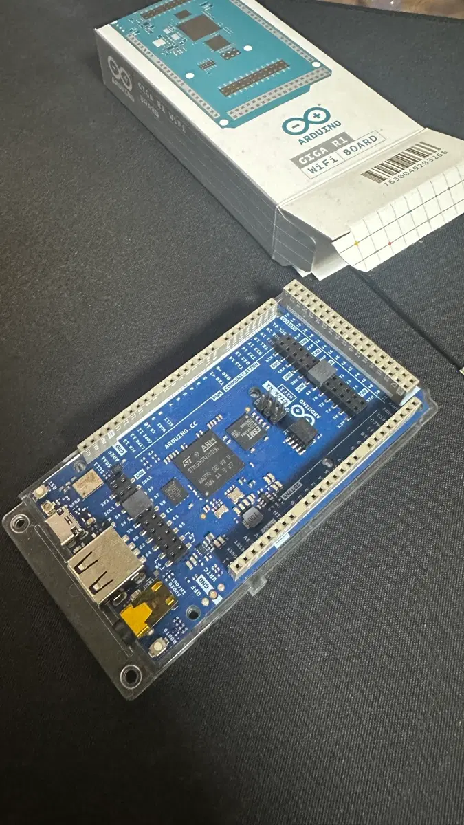 아두이노 GIGA R1 WiFi 보드