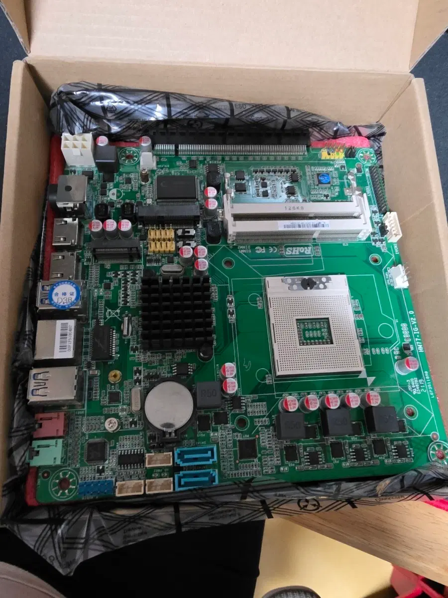 ASUS HM77-IG-V2.0 메인보드