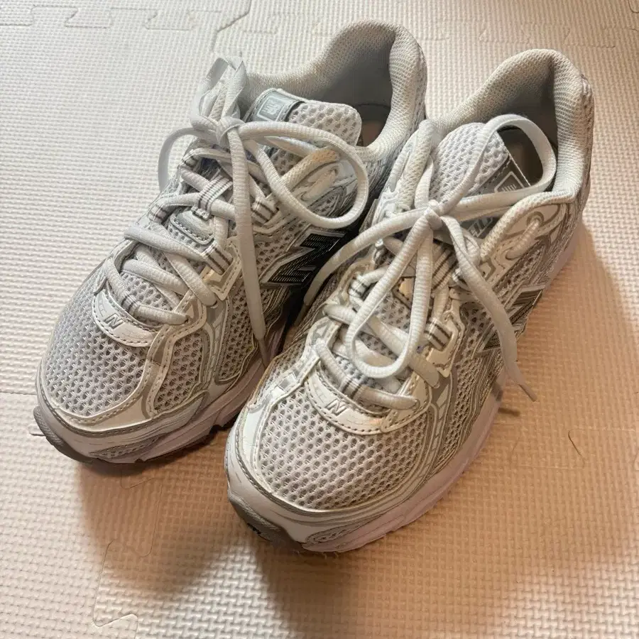뉴발란스740