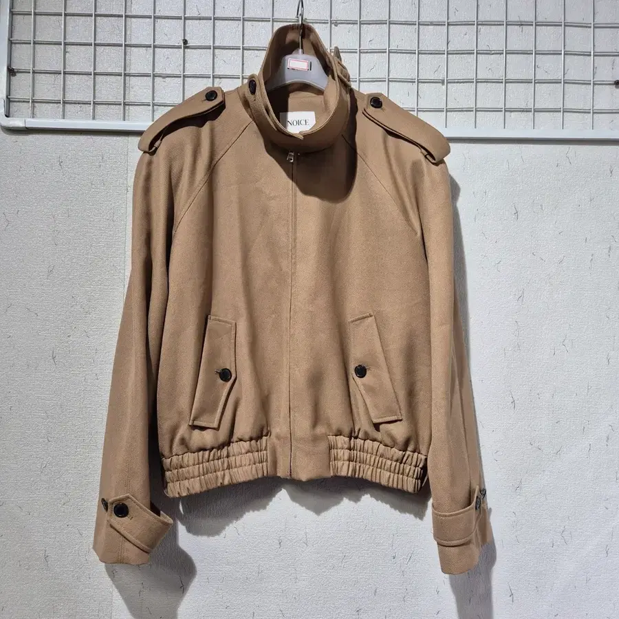 노이스 베이지 자켓 ss25