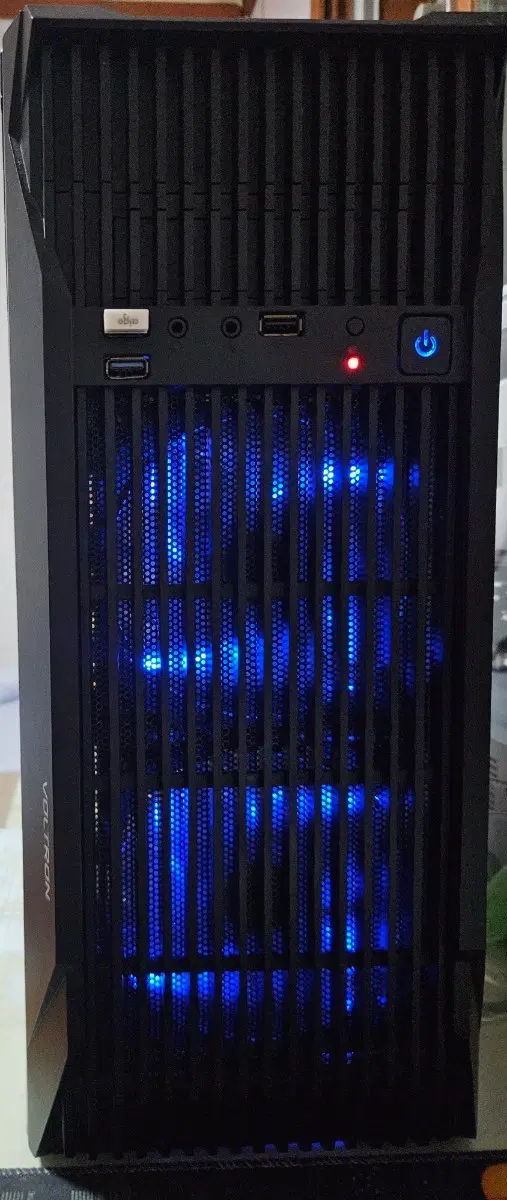 i5 6600 h110 8g ssd 250g gtx1060 6g 600w 본체 팝니다.