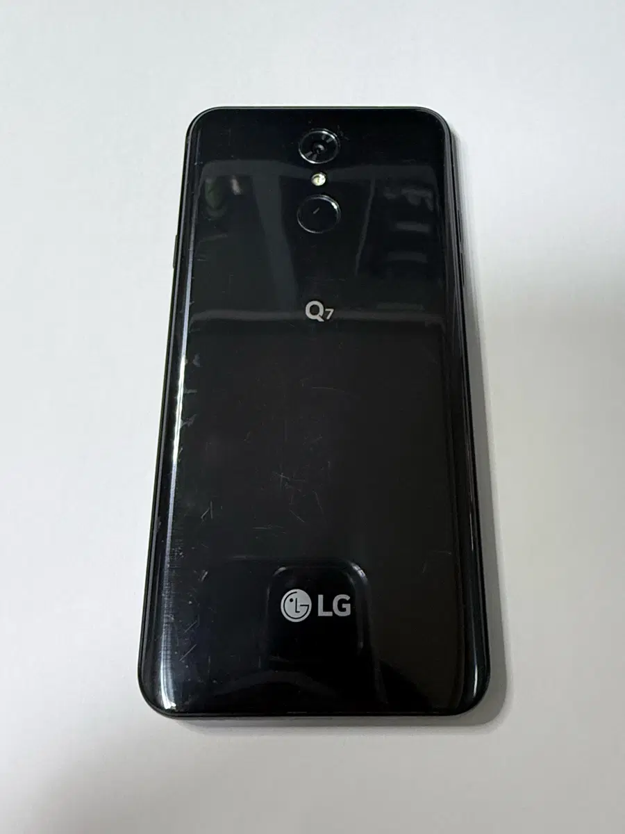 LG Q7 스마트폰 판매합니다