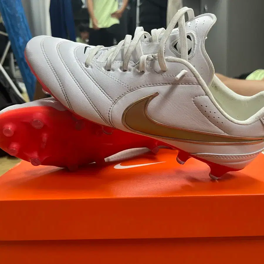 나이키 티엠포 리게라 프로 축구화 270mm