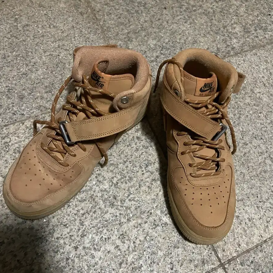 나이키 에어포스 된장 265