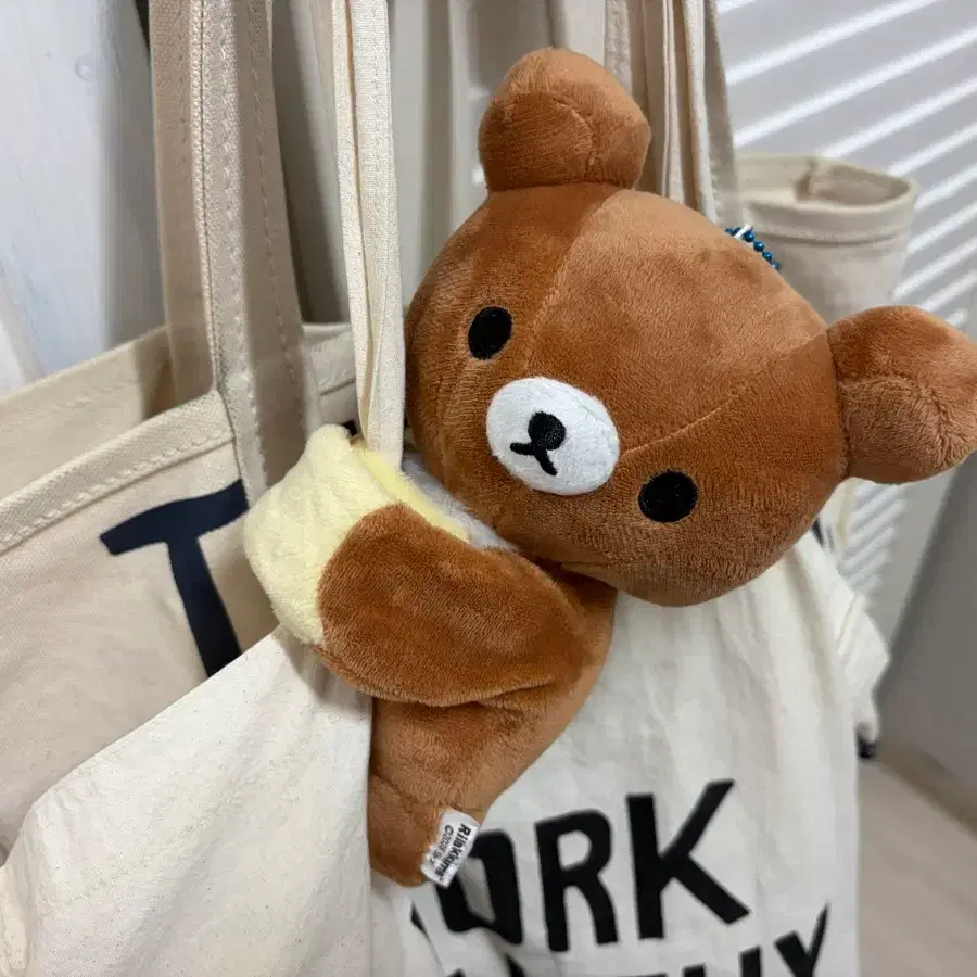 산엑스 차이로이코구마 안아줘 인형 키링