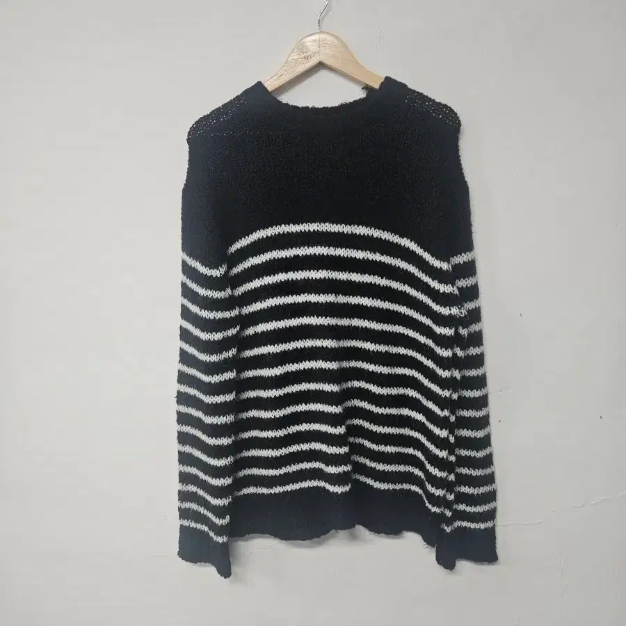 ZARA 스트라이프 니트