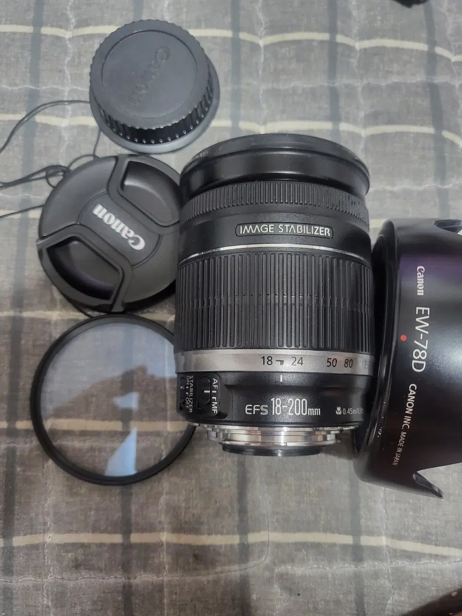 캐논 EF-S 18-200mm 렌즈