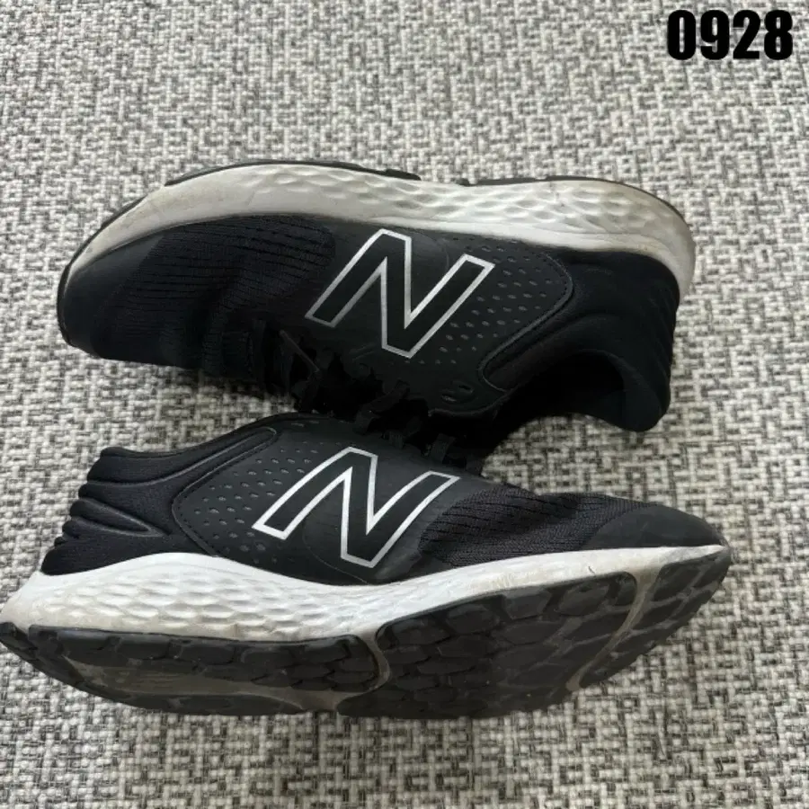 뉴발란스 520 검흰 운동화 270