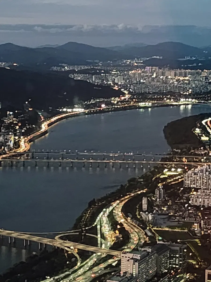 아이폰16 부품폰(메인보드정상) 구합니다.