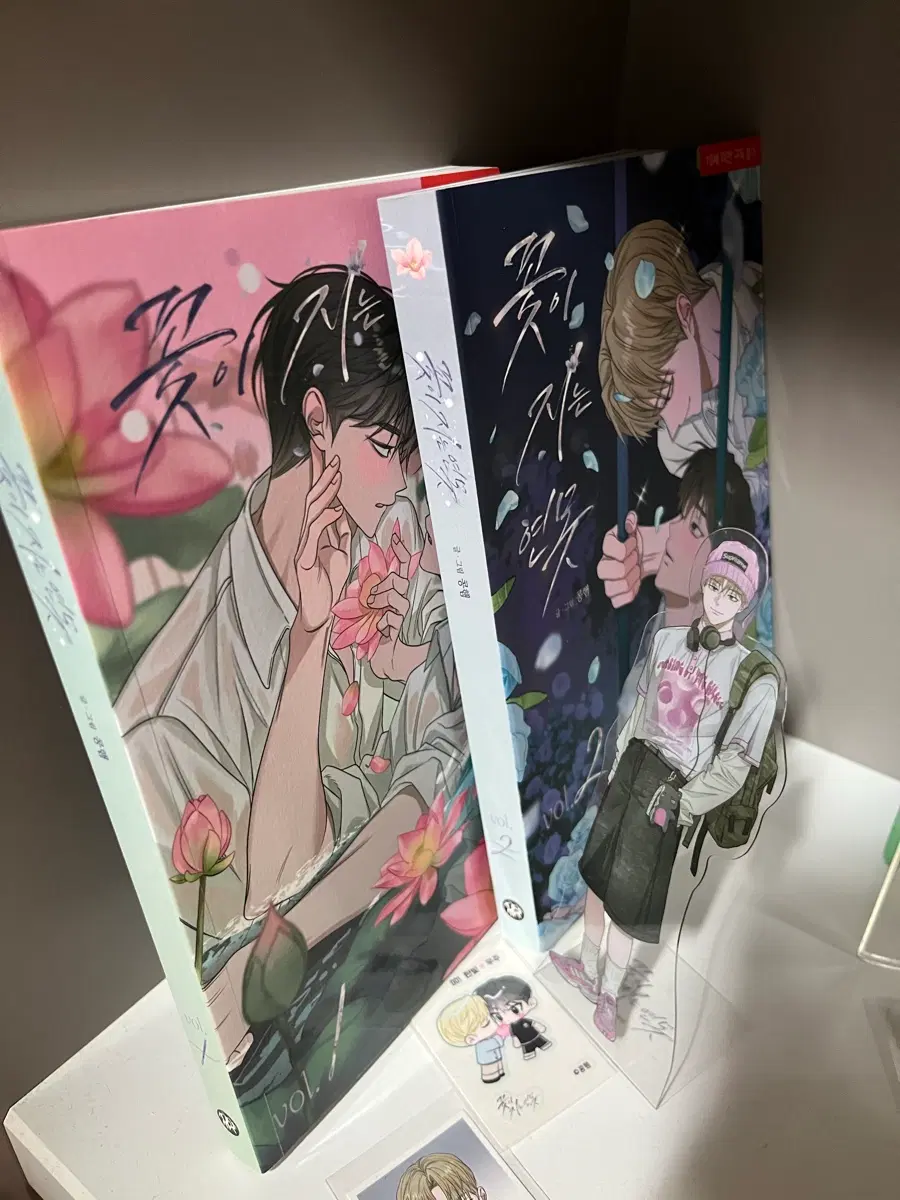 꽃이 지는 연못 단행본 1권 2권