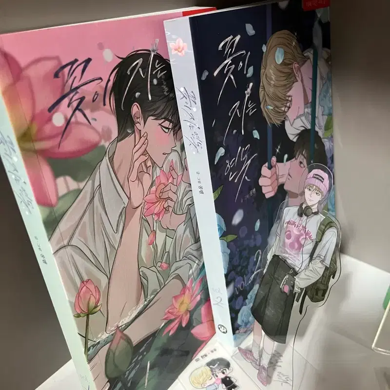 꽃이 지는 연못 단행본 1권 2권