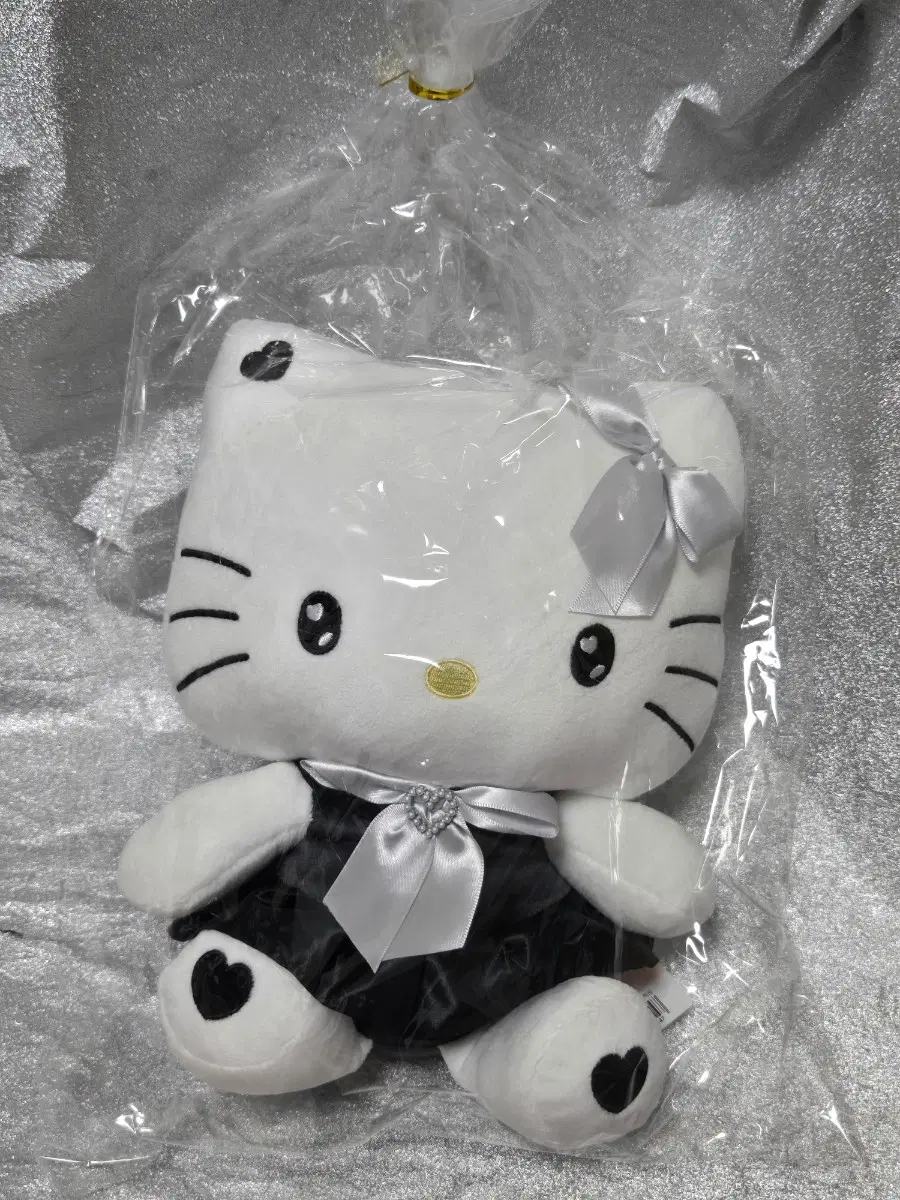 [새상품] 산리오 헬로 키티  블랙하트 중형 인형