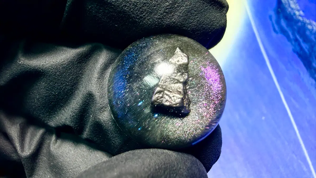 No.6353 스페이스 철운석 프리미엄 레진펜던트 제작용 9.4ct