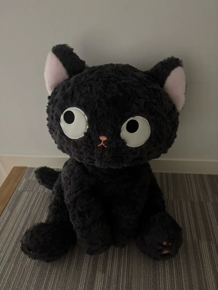 검정색 대형 고양이 인형