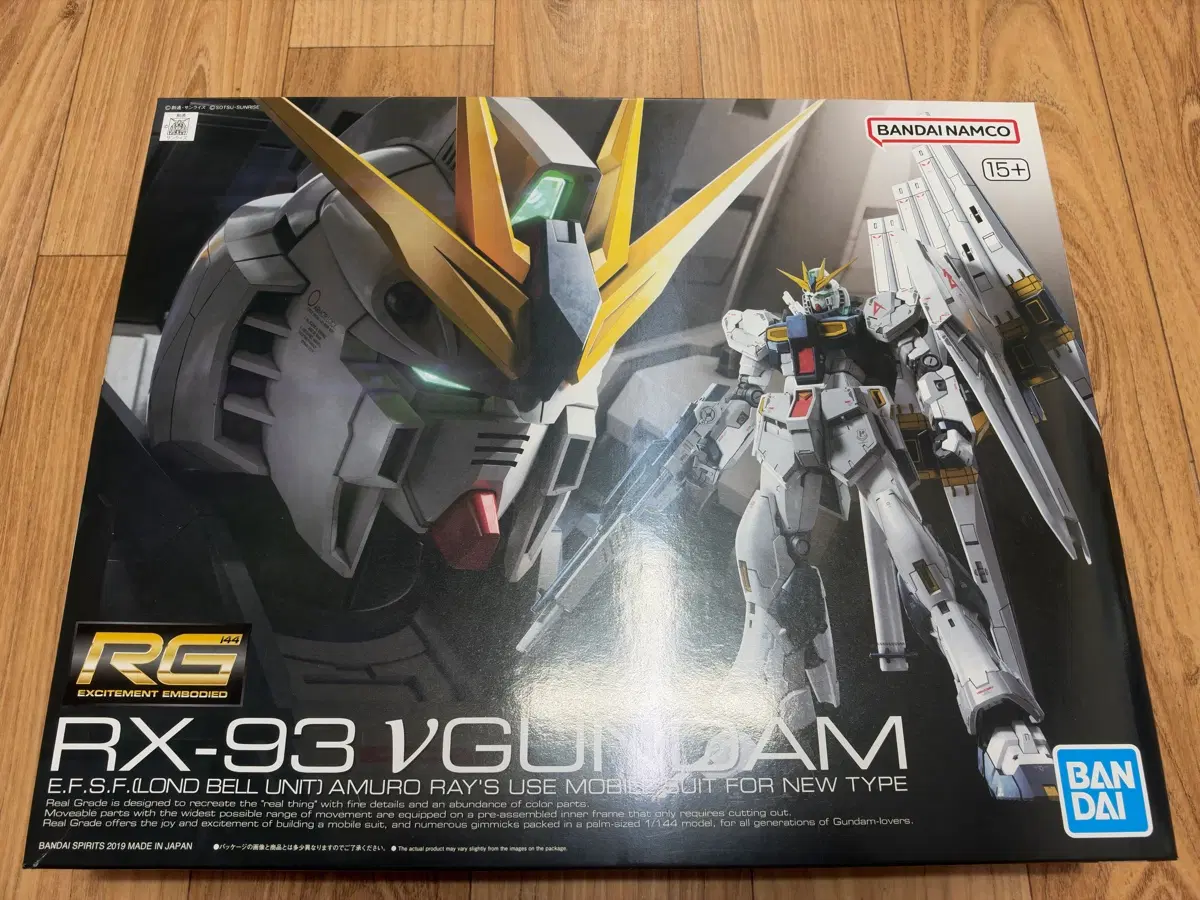 반다이 RG 뉴건담 RX-93 V GUNDAM