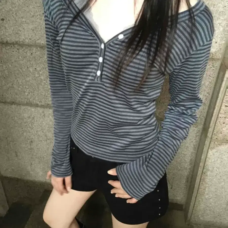 (새상품) 하프먼트 스트라이프 슬림핏 긴소매티셔츠