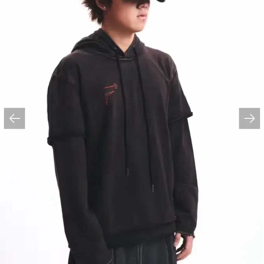 떠그클럽 x 휠라 F 로고 스트링 후드 차콜 그레이