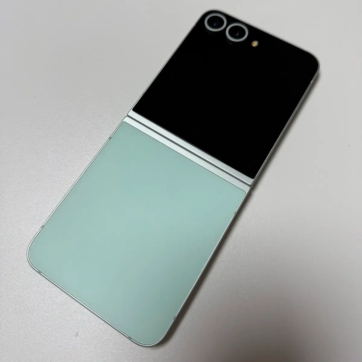 갤럭시 Z 플립6 256GB 민트 판매합니다!