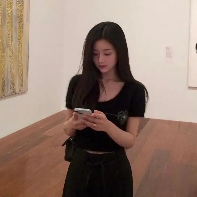 윤슬 카멜리아 앙고라 니트