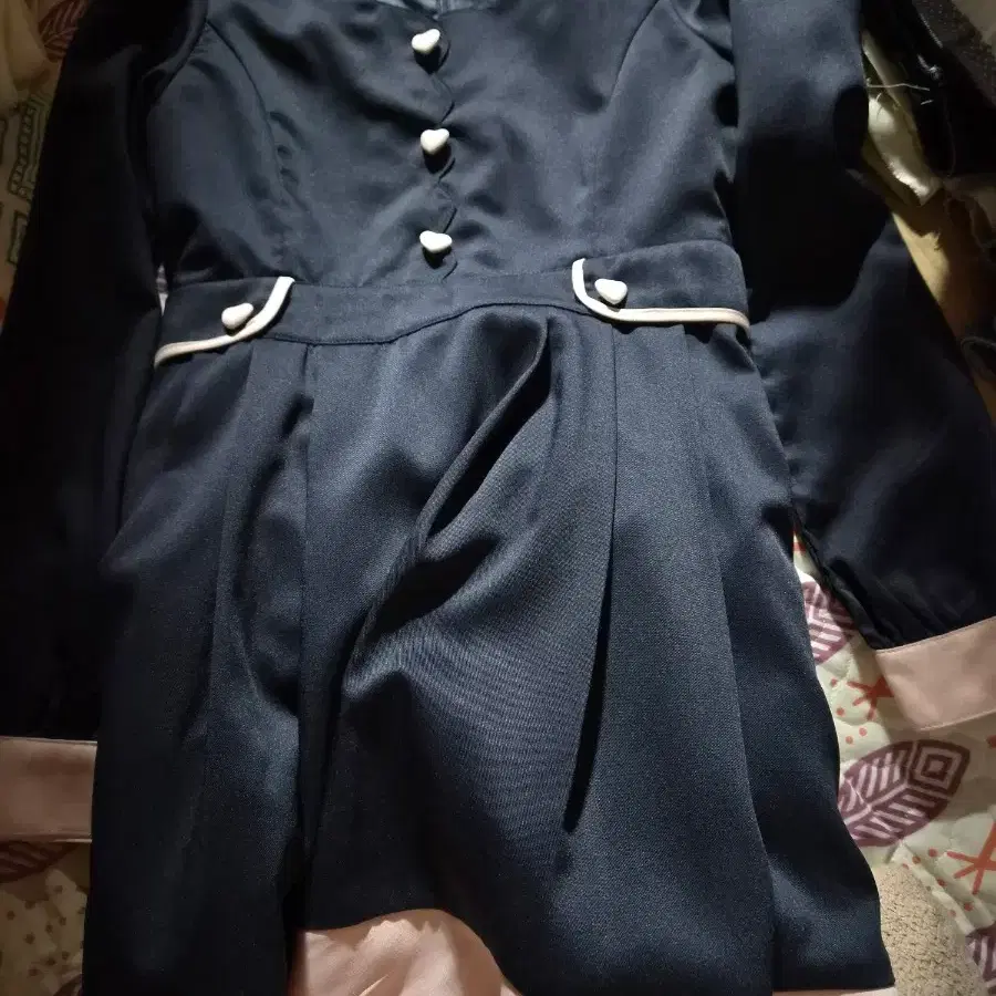 블랙 하트 단추 프릴 원피스