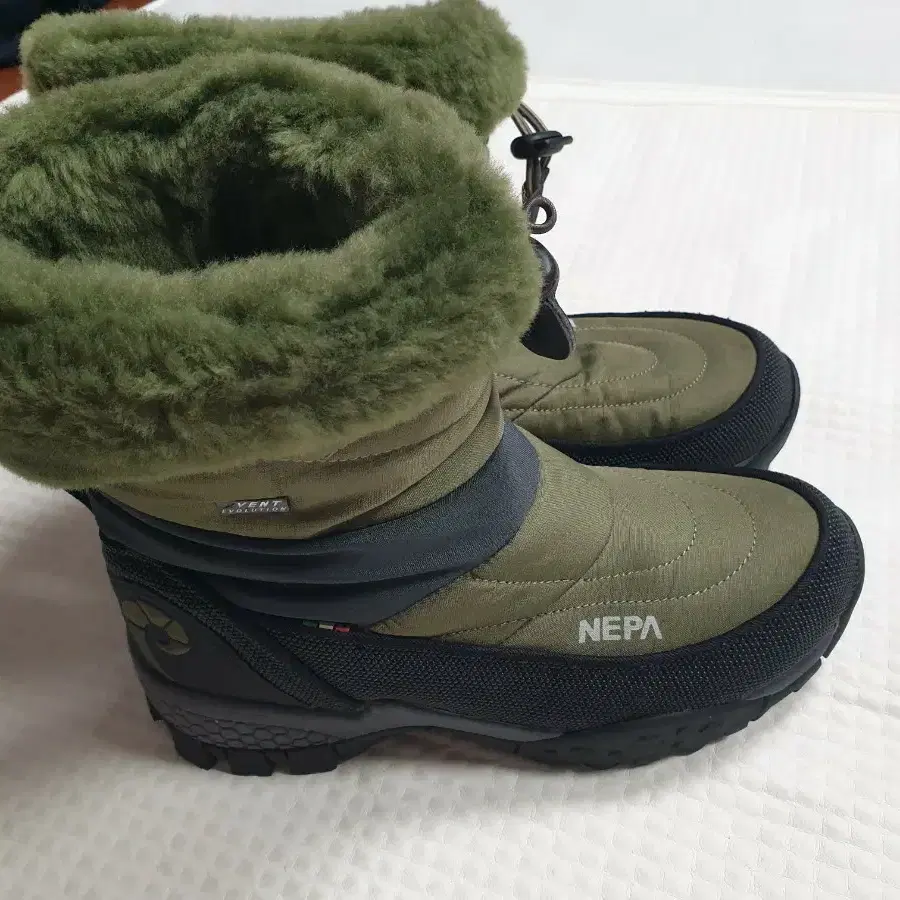 네파 방한 부츠 카키색 퍼 안감 240