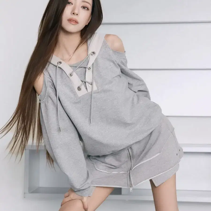 트리밍버드 레이스업 아일렛 후드티 Lace-Up Eyelet Set-Up Hoodie