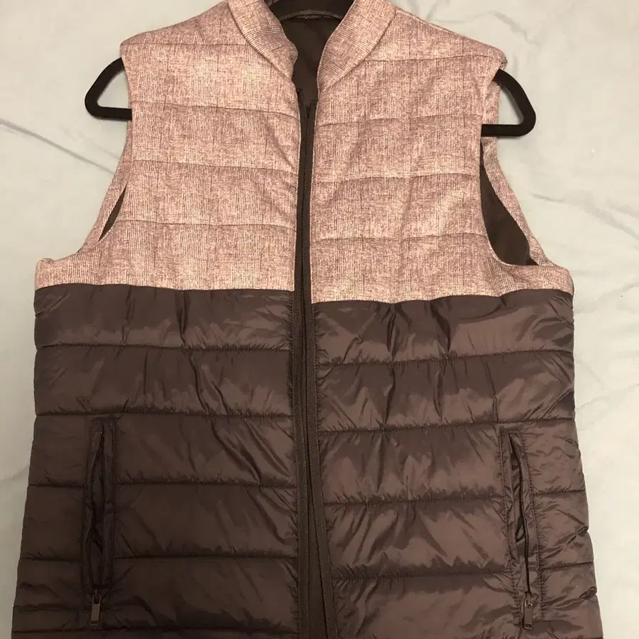 자라(ZARA) 남성 하이넥 배색 패딩 조끼 베스트 (M사이즈)